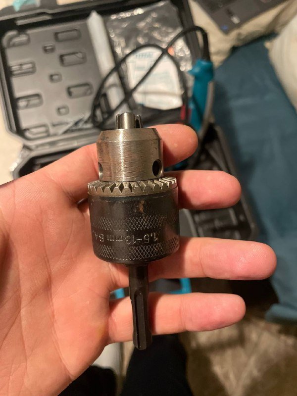 Набор инструментов, мультиметр, шуруповерт, перфоратор и аксессуары