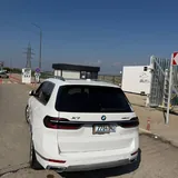 2025 BMW X7 4