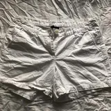Белые штаны, топ H&M, топ Koton, белые шорты 4