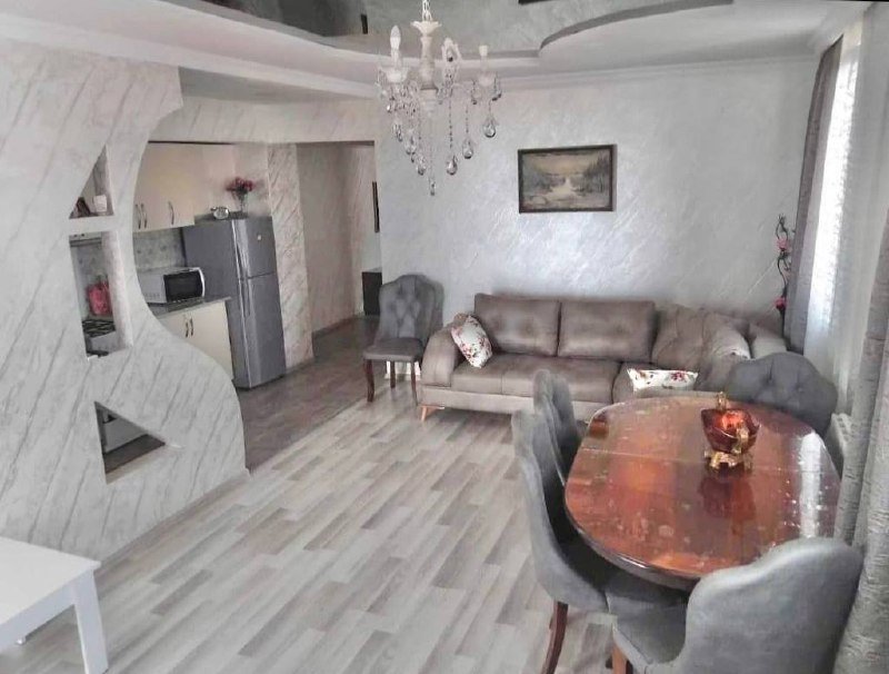 3-комнатная квартира с 2 спальнями в Батуми, аренда на год 4