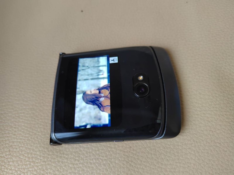 Motorolla Razr-v 256 GB 8 GB ram 6