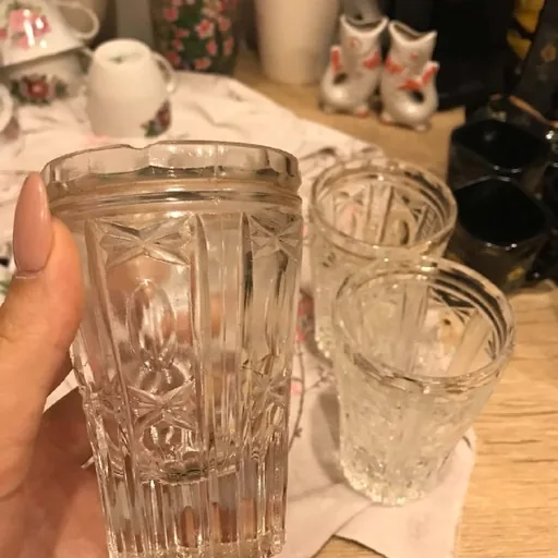 Хрустальные стаканы и пепельницы
