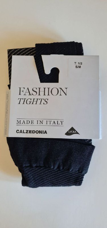 Снуд Cornelle, повязка H&M, кроссовки Vogg, колготки Calzedonia, чулки Calzedonia 7