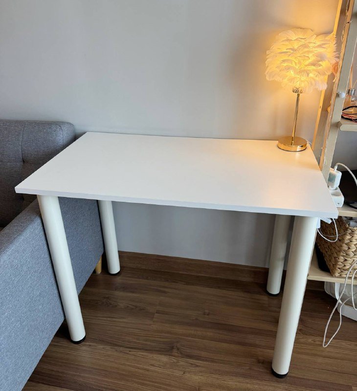 Белый стол 90х52 с регулируемыми ножками