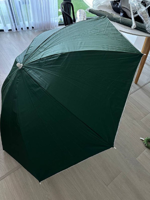 Большой зонт, газонная трава