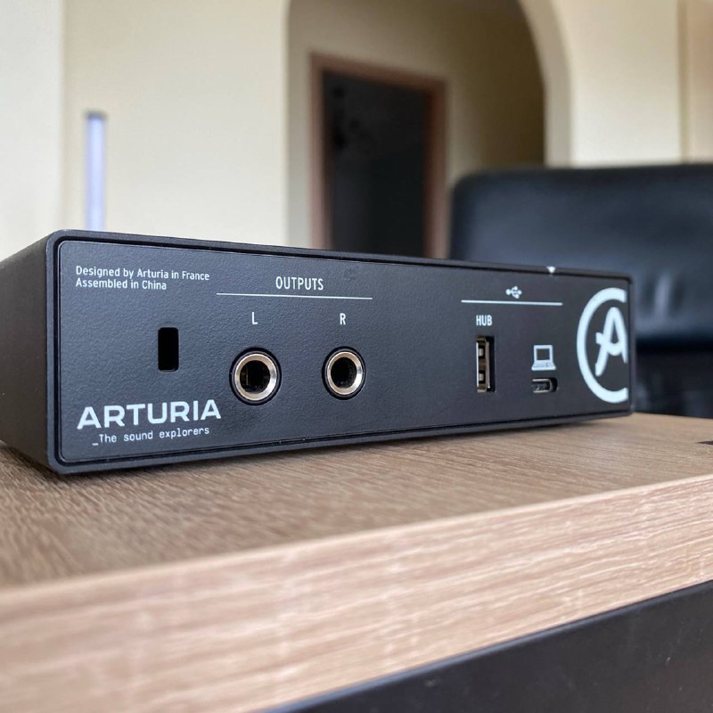 Аудиокарта Arturia Minifuse 1 2