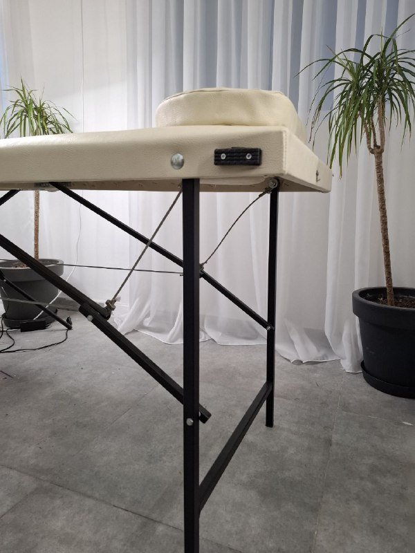 Кушетка для мастеров перманентного макияжа и массажа