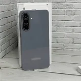 Телефон, наушники, повербанк 2