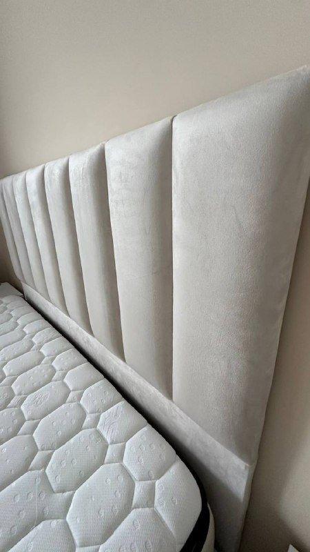 Кровать с матрасом 180х200мм 2