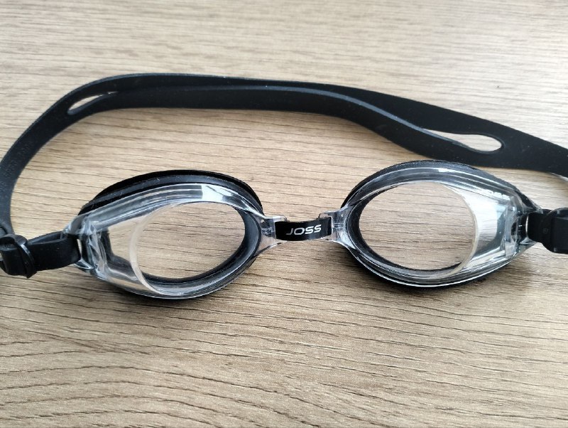 Налобный фонарик, очки для плавания 3