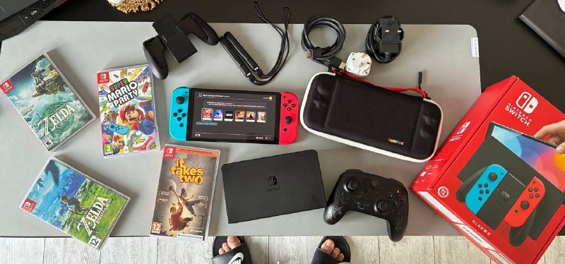 Nintendo Switch Oled с геймпадом, чехлом, картой памяти и играми