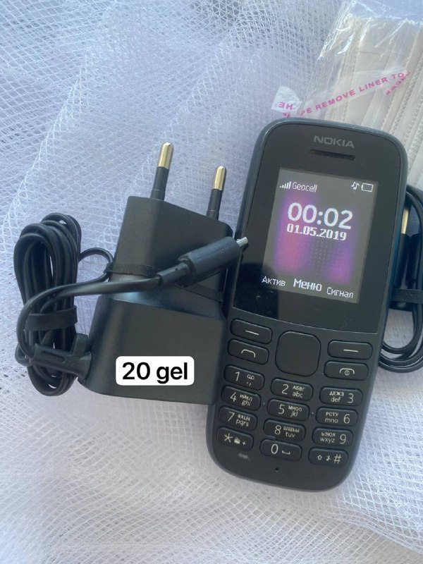 Кнопочный телефон Nokia с зарядным устройством