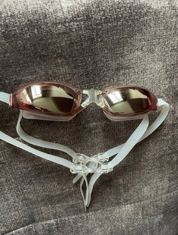 Наушники, очки для плаванья, беспроводная зарядка, джинсы, штаны, кроссовки, шлепки, браслет