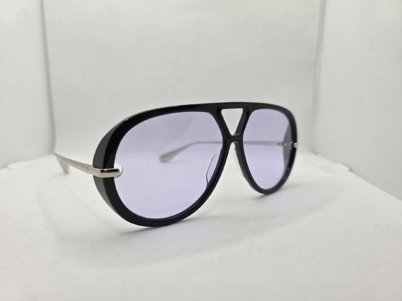 Оригинальные солнцезащитные очки Bottega с линзами и салфеткой