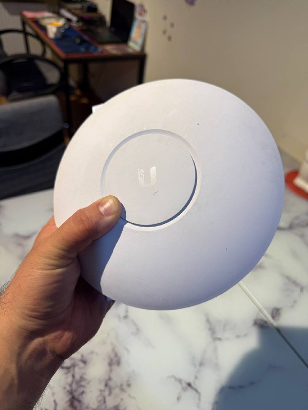 Точка Wi-Fi Ubiquiti UniFi UAP-AC-PRO