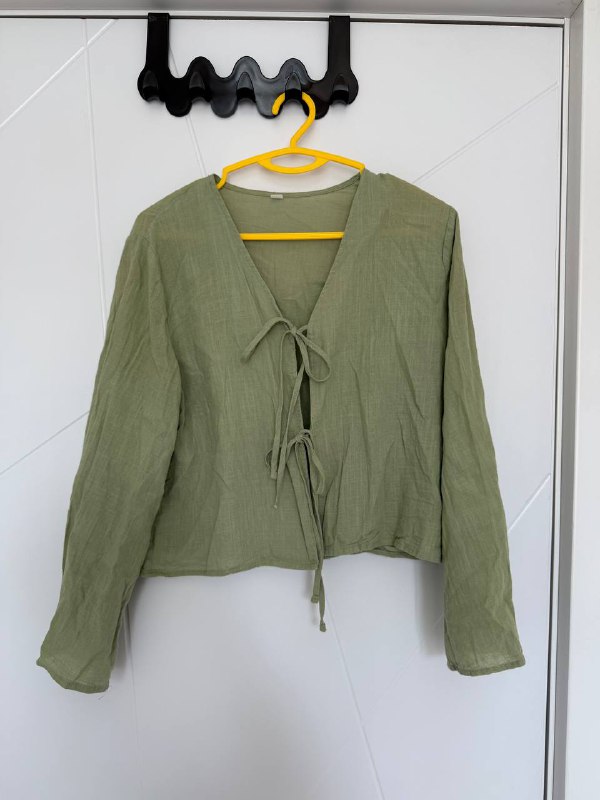 Брюки Zara, юбка Mango, блузка зеленая, топ белый 6
