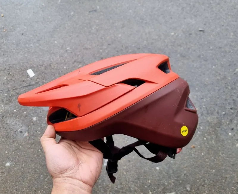 Велосипедный шлем Specialized Camber MIPS 1