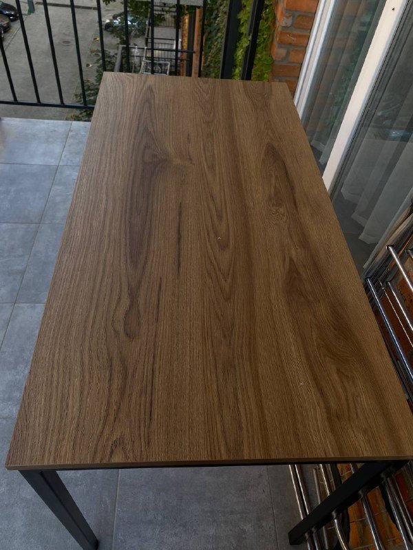 Стол, кожаный стул без подъёмного механизма