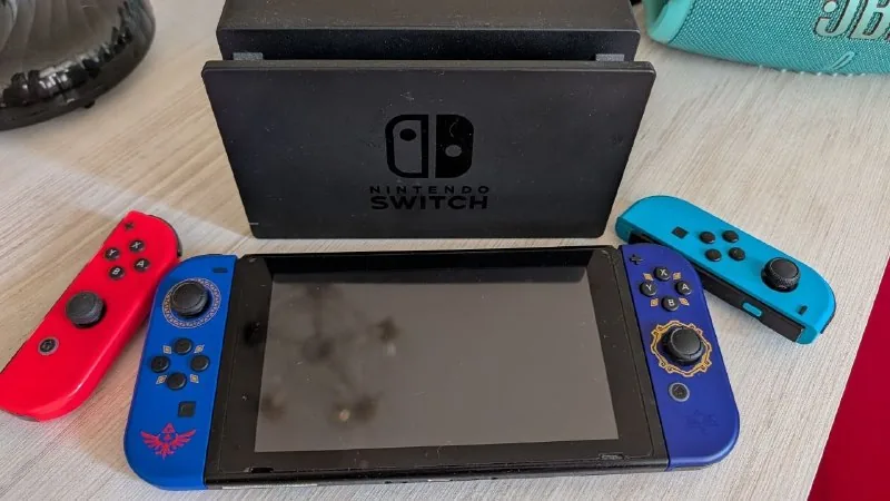 Nintendo Switch, 2 джойкона