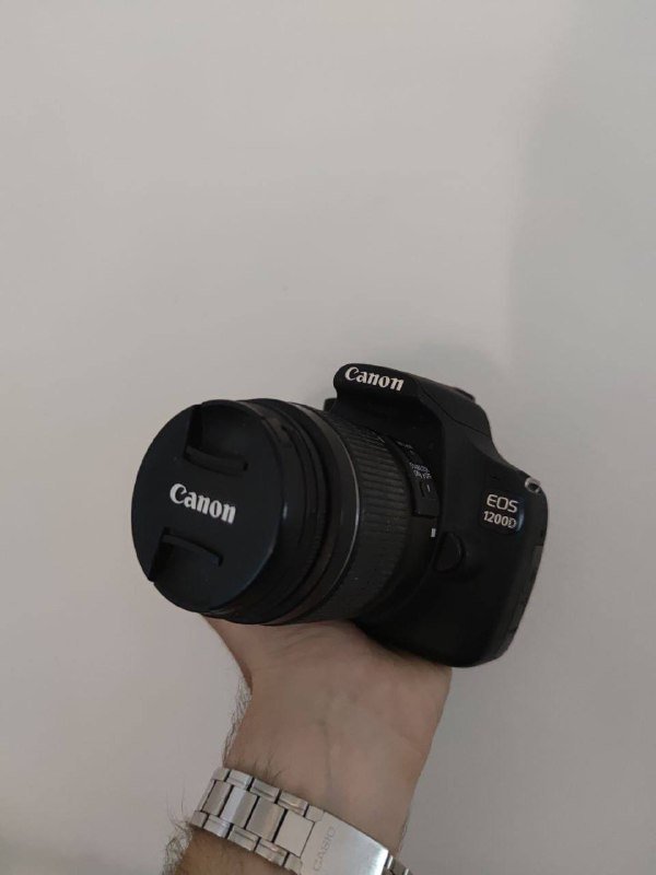 Камера Canon 1200d с объективом 18-55мм и аксессуарами