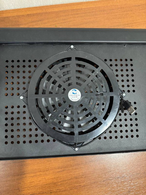 Подставка под ноутбук с вентилятором и регулировкой высоты 2