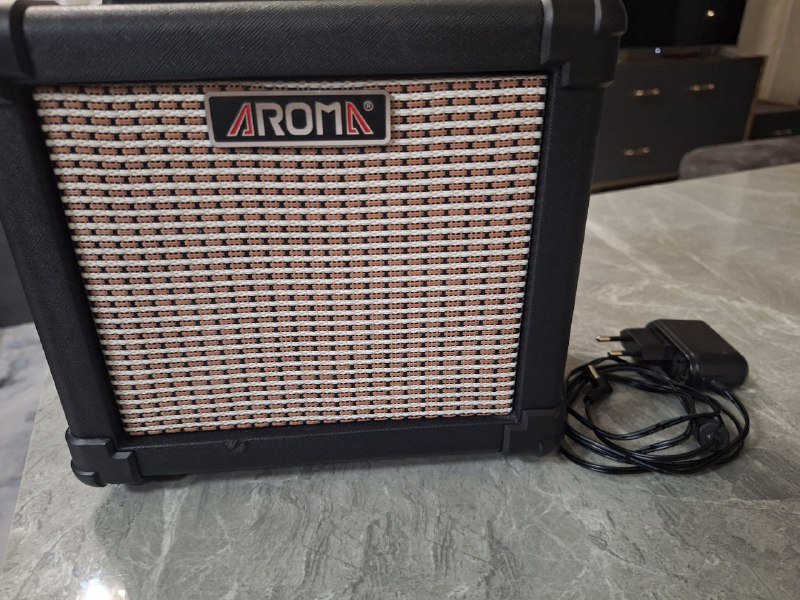 Комбо усилитель для электрогитары AROMA 10 ватт