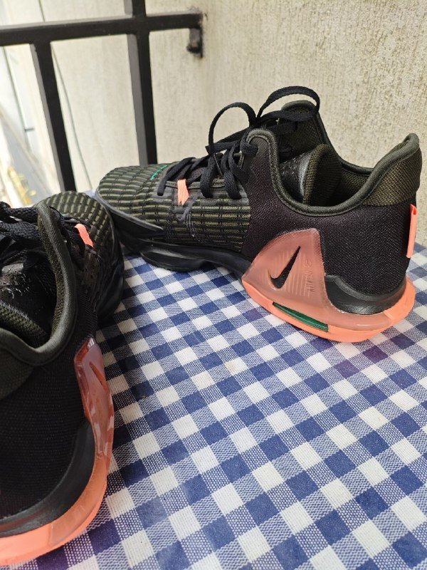 Кроссовки мужские Nike LeBron Witness 6 3