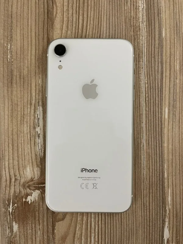 iPhone XR 64GB White 1