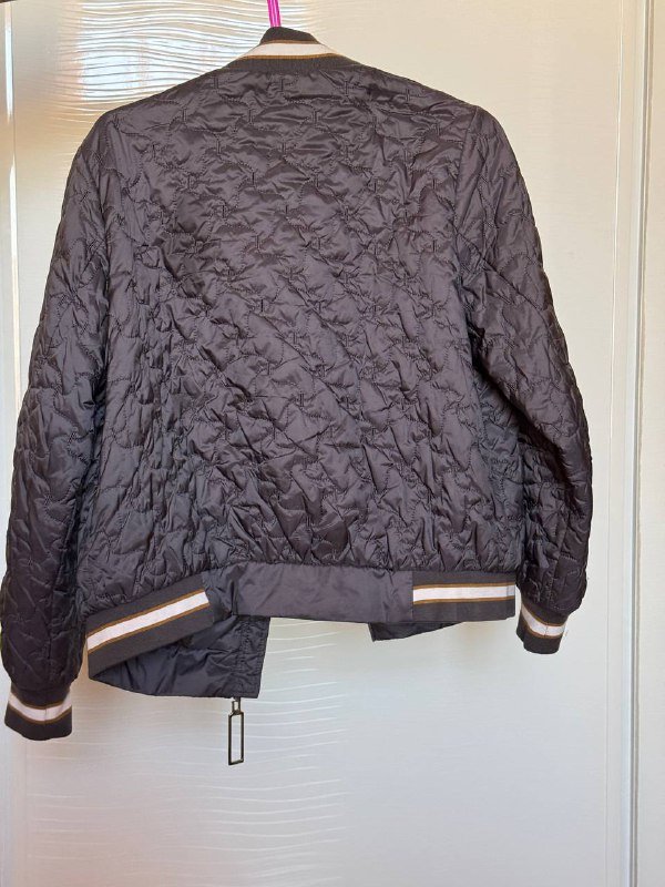 Женский бомбер M размер 2