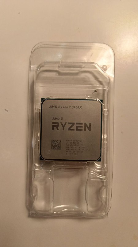 Процессор AMD Ryzen 7 3700x с кулером и мышкой 2