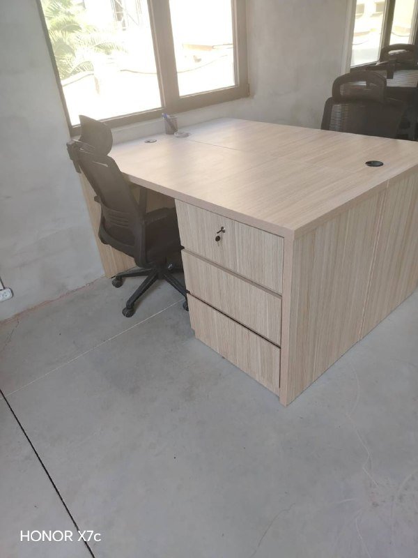 Офисная мебель: 4 стола, 4 стула, конференционный стол, 8 стульев 4