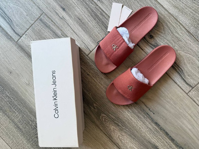 Женские шлепки Calvin Klein 39-40 размер 4