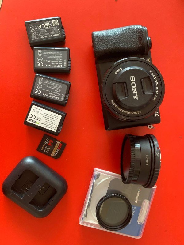 sony а6300 kit, объектив 16-50мм, аккумуляторы, карта памяти 7