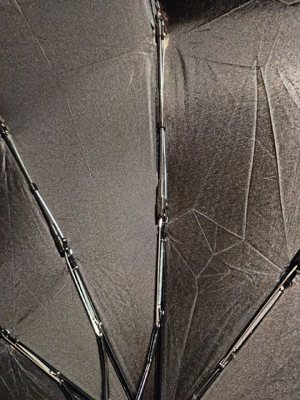 Копилка, переходник с Apple Lightning, блок питания, кардридер, переходник Omni-plug, кофе, гель для бритья, маска для лица, обувь для хайкинга, зонт, ведро для мусора 7