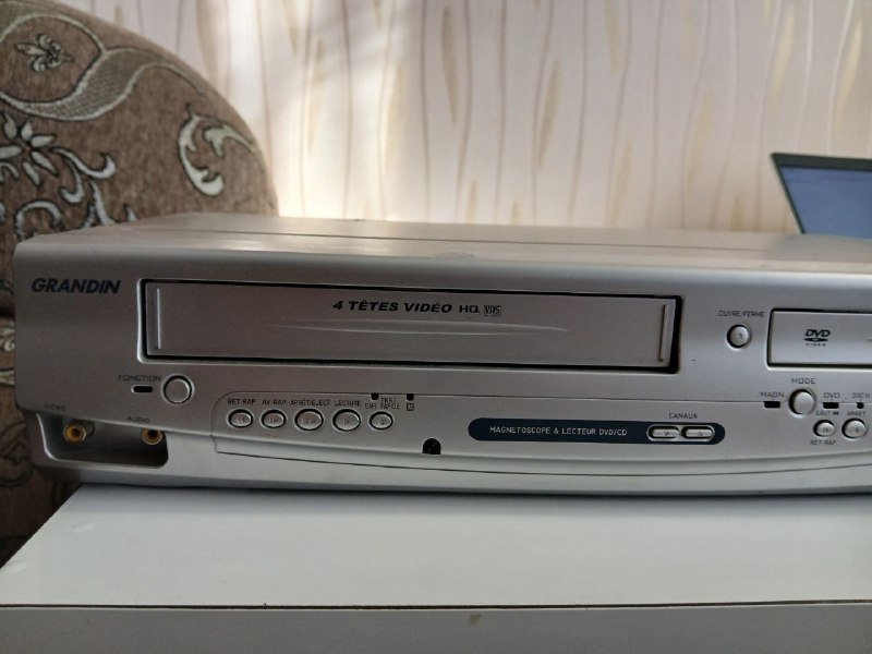 DVD и VHS проигрыватель