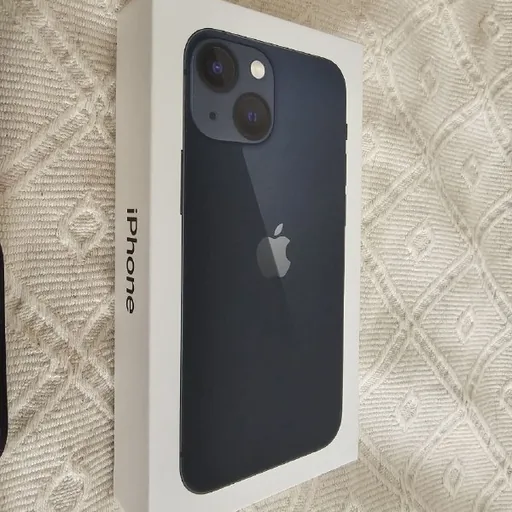 iPhone 13 mini, 4 чехла, зарядка