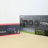 Видеокарта ASUS RTX 5070 и держатель 1