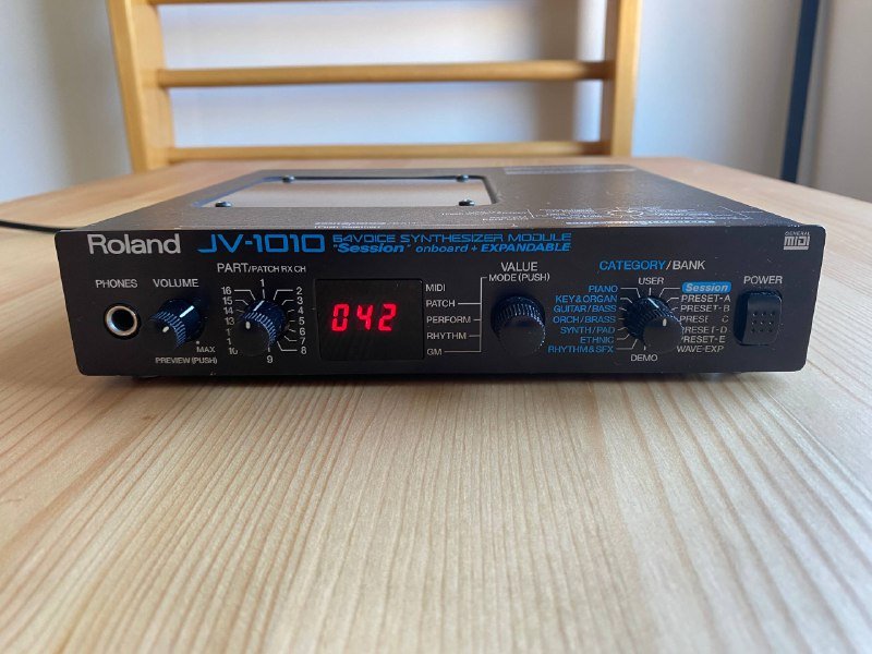 Roland JV-1010 ромплер легендарной JV серии