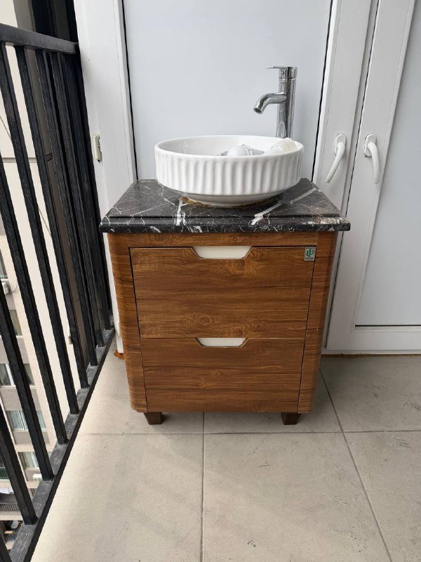 Тумба с раковиной и смесителем