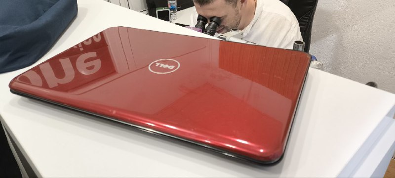Ноутбук DELL P10f Intel Core i3 320 ГБ 3 ГБ ОЗУ
