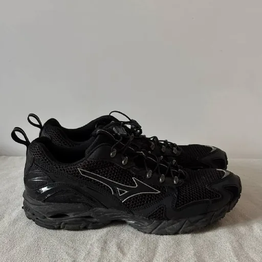 Mizuno x SLY Wave Rider 10