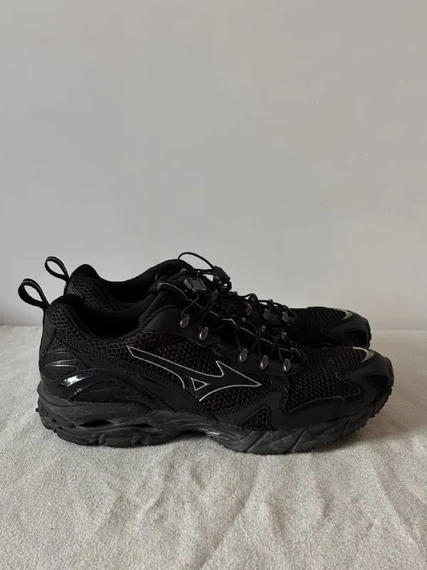 Mizuno x SLY Wave Rider 10 1