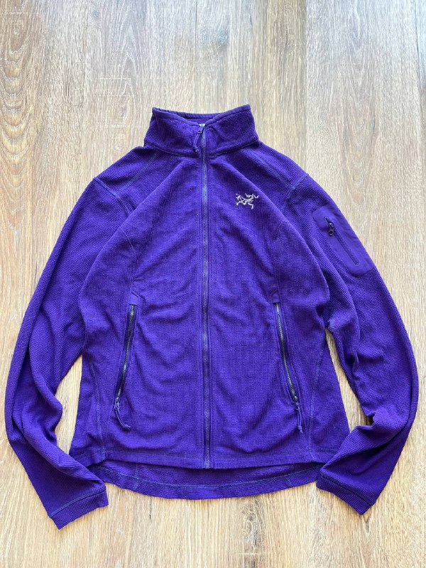 Флиска Arcteryx, Футболка Nike, Джинсы Dickies, Жилетка Nike, Свитшот Champion, Штаны Starter, Карго Jack Wolfskin, Ветровка Napapijri, Ветровка Lacoste