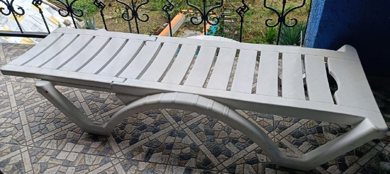 Лежак пластиковый 2