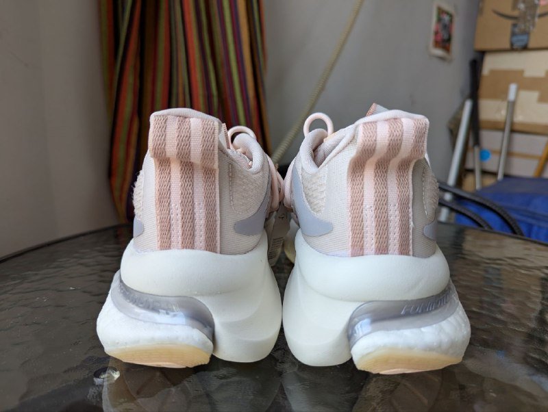 Женские кроссовки Adidas AlphaBoost V1 4