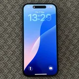 iPhone 16 256 ГБ с оригинальным чехлом 2