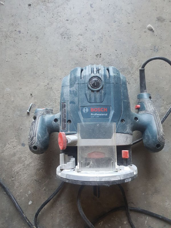 Электроинструмент Bosch GOF 130 1