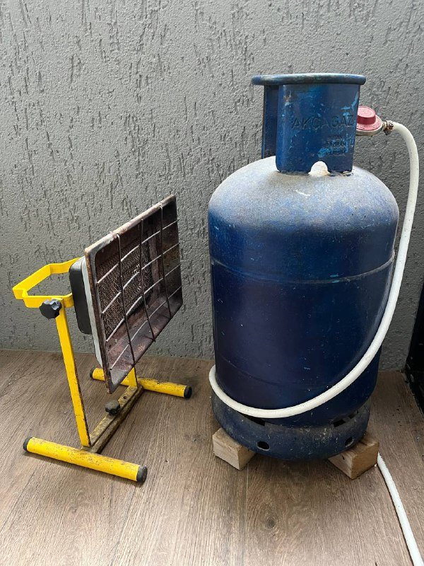 Горелка, газовый баллон, болгарка, лобзик, молоток, аккумулятор, замок, уплотнительная резинка, кромка, блок питания, оборудование для чистки кондиционера, ограничитель дверной ручки 8