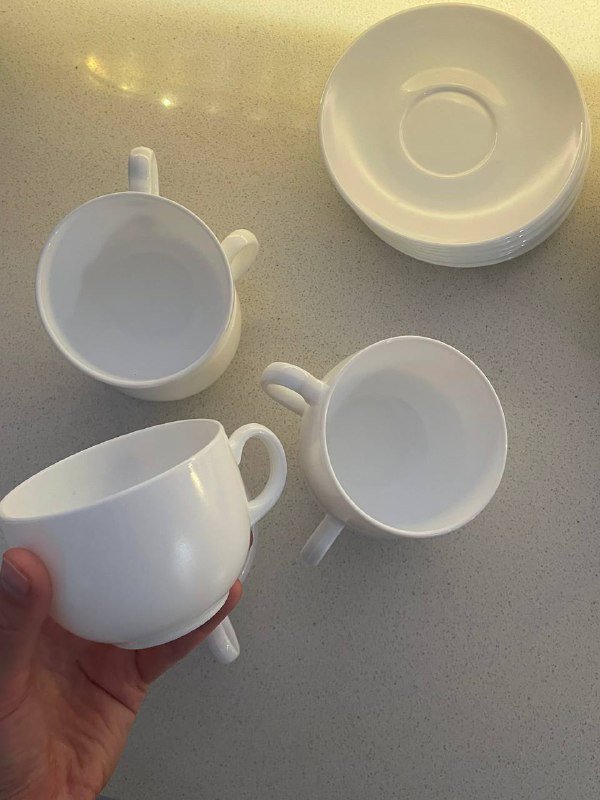 Набор посуды из глубоких и плоских тарелок, чашек и аксессуаров 2