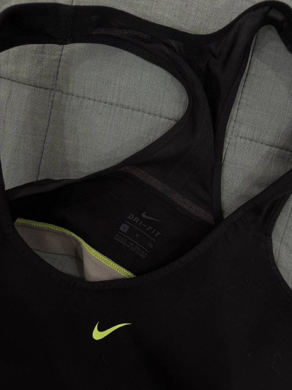 Ветровка Hummel, спортивный топ Nike, футболки Nike и Adidas, леггинсы Nike, спортивные топы и лонгсливы 3